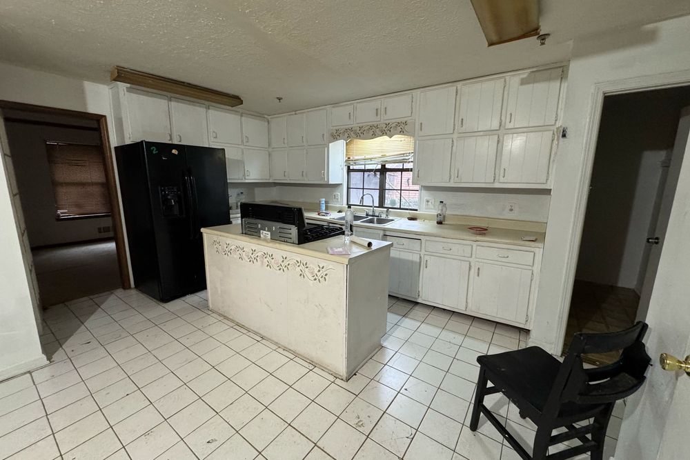 Kitchen before renovation at 1437 Stoneleigh Hill